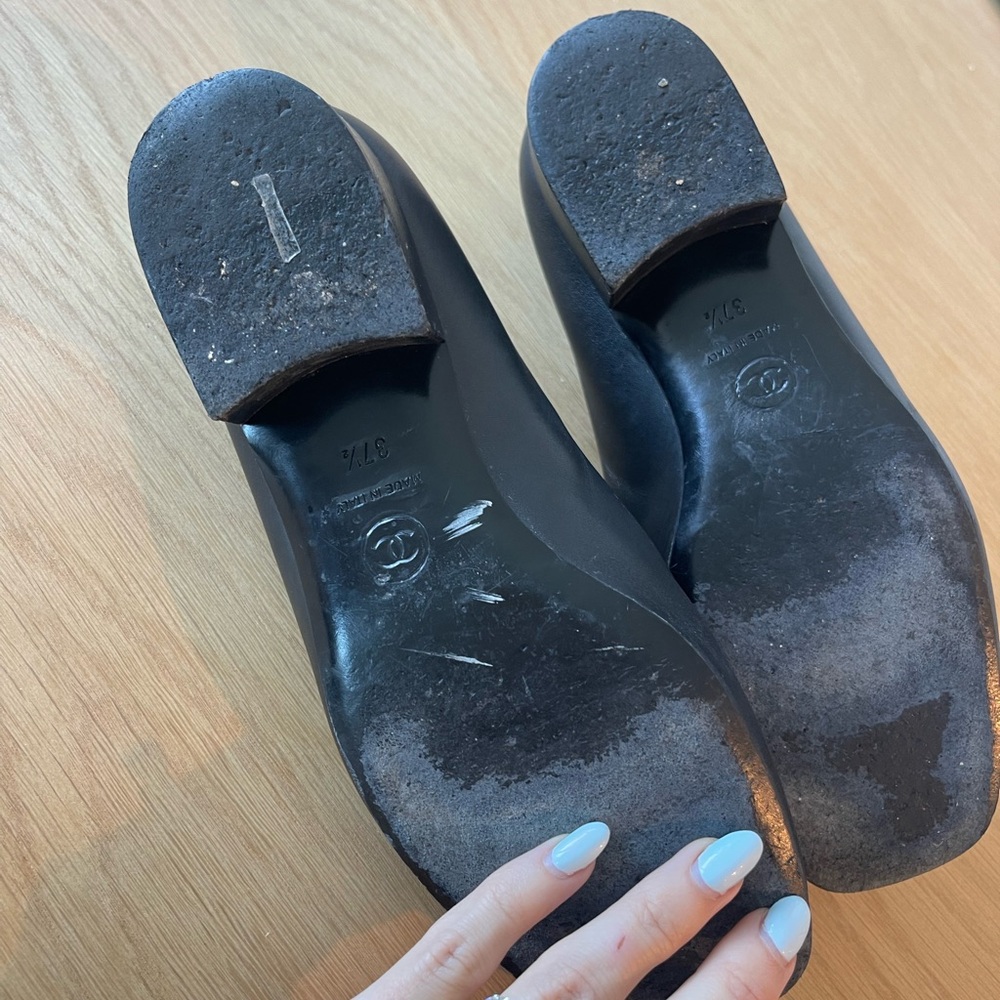 Beautiful Vintage Authentic Chanel Loafers - Picture 4 of 8